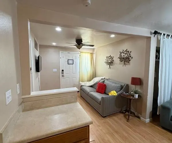 Unit 3 - Roosevelt Row Retreat 1br 1ba Downtown *